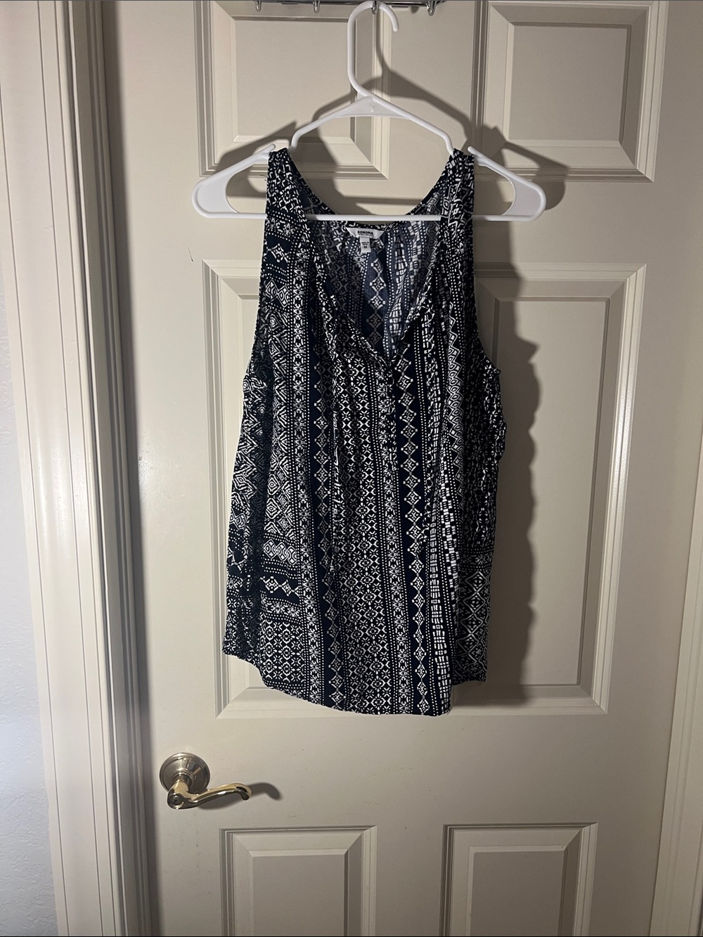Sonoma Black and White Geometric V-Neck Tank
